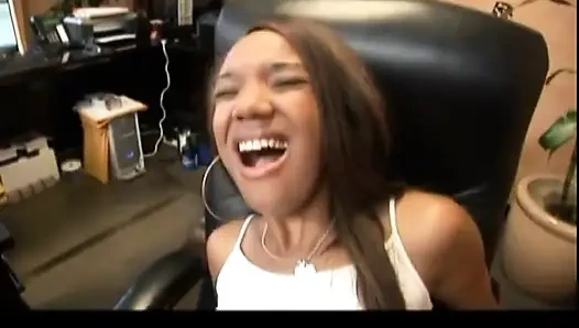 Ateşli götlü zenci prenses büyük bir yarak alıyor