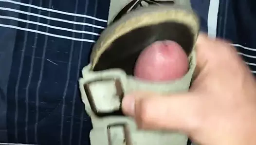 Çöpe atılan kızlar birkenstocks cummed olsun