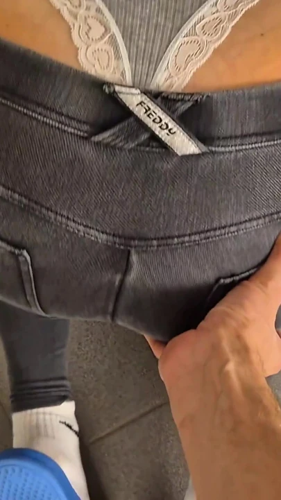 Эпический момент из "Жена изменила по быстрячку с мясистой задницей уборщицы в ванной - Litclit69"