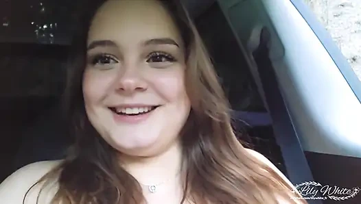 Ormanda bir yabancı tarafından sikilmek için arabamda bekliyorum