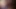 Junge Brünette masturbiert mit lila Dildo im Freien
