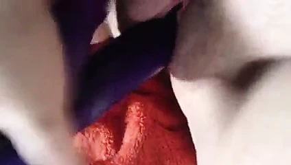 Tavşanımla biraz eğleniyorum.