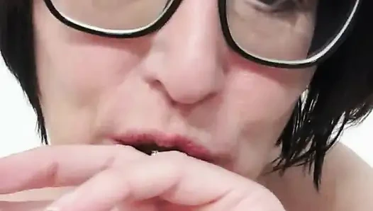 Julie doğumhanesine övgüde bulundu ve sıçratıyor