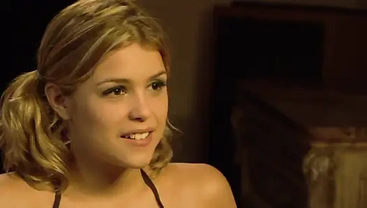 Seksi sarışın üçlü grup sekste ağzına püskürtülür