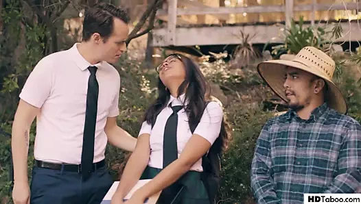 Kolej kız kendini sapık adım kardeşler arasında bulur