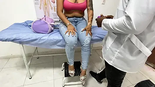 Planlama yöntemini değiştirmeye gitti ve doktor onu sikiyor