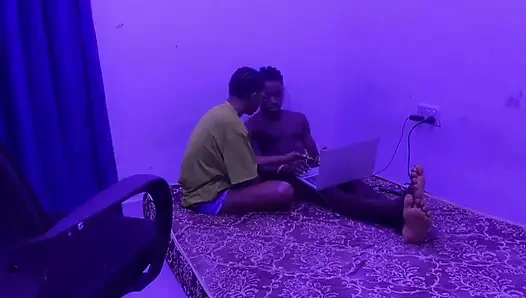 En Iyi Arkadaşımla Oynamaktan Beni Sert Sikiyor