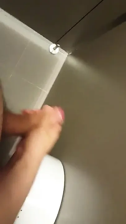 Auf dem Klo abspritzen