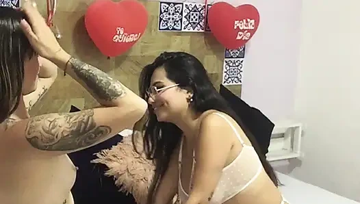 Arkadaşımı sikiyorum ve sevgilim için bir video çekiyoruz.