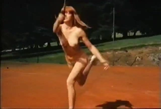 Uschi stiegelmaier emniyet kemerlerinizi çözüyor (1976)