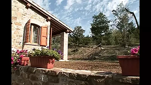 Ateşli esmer bir sürtükle uzun azgın bir sikiş: her delikte istiyor