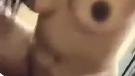 üstte