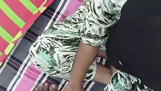 Tesettürlü Hintli kız arkadaş sikişiyor