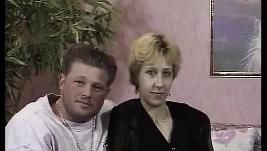 Almanya'dan mükemmel sarışın sürtük anal sikiliyor ve dölle kaplanıyor