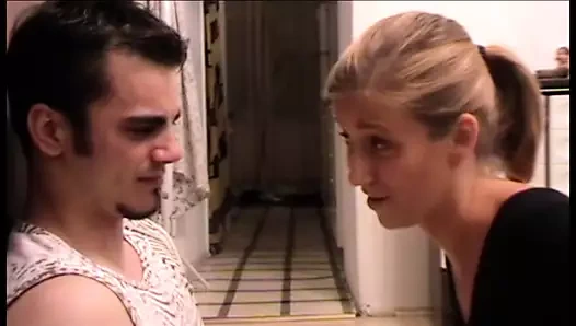 Richie bir oyunda tükürük aşağılama alır