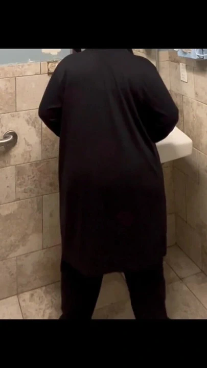 Poison Ivy'nin külotu ıslanıyor! | Klip 1