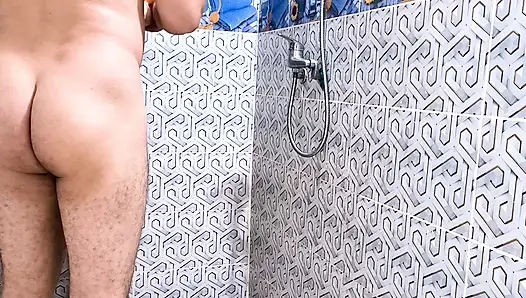 Duşta üvey anneyi sikiyor ateşli Arap evli kadın büyük Arap yarak