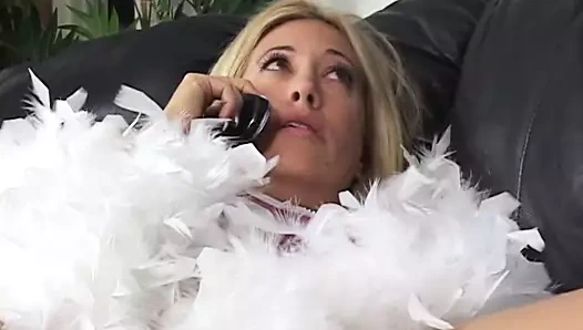 Sıcak ev hanımı onu dostum için gelip etrafında ve fuck onu çağırır