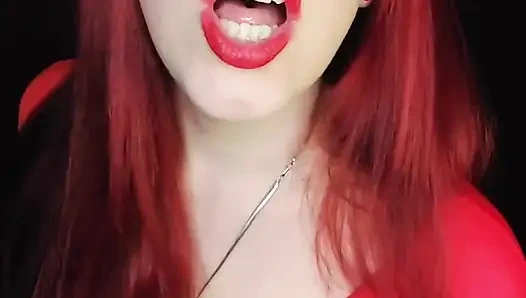 Feminize Etmiş Cuckold ve Ben Bir Gece Kulübünde Penislere Bakıyorum!!