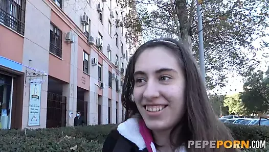 Seks açlığı çeken genç carolina, umutsuzca ihtiyaç duyduğu sıcak dersleri öğrenir