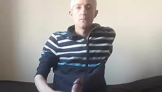 James masturbasyon yapıyor.