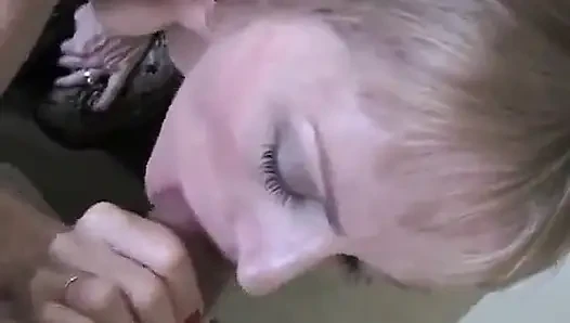 Kötü seksi melanie yarağa tapıyor