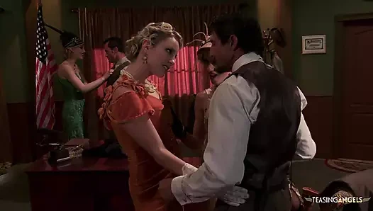 Üç baharatlı sarışınla grup seks sonunda bakırı yakalamaya ikna ediyor