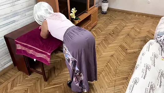 Büyük götlü orta yaşlı seksi kadın uzun süredir anal seks yapmıyor