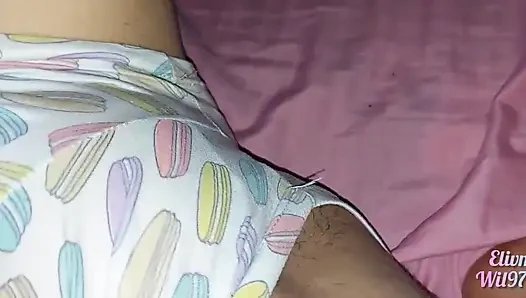 Xxx desi üvey kız kardeşim ziyarete geldiğinde amıyla oynamama izin veriyor yatağıma biniyor