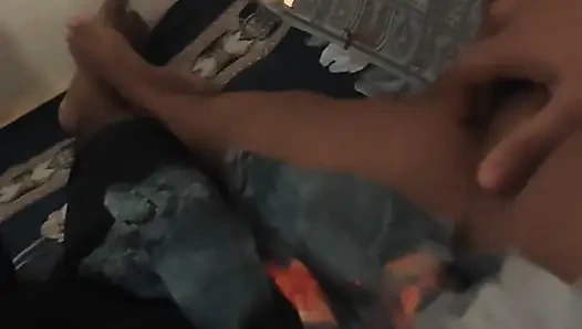 Hintli ateşli evli kadın sevgilisiyle yalnız