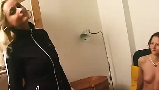 Amatör lezbiyenler birbirlerinin amını yalıyor