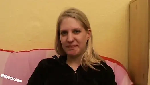 Erkek arkadaşı izlerken genç Kati'nin ilk büyük zenci