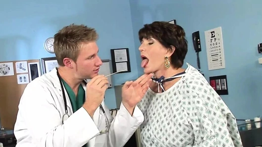 Doktor... Bea'nın amcığı!