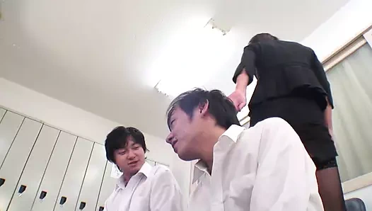 Çinli öğretmenler spor salonunda bir sikme için buluşuyor