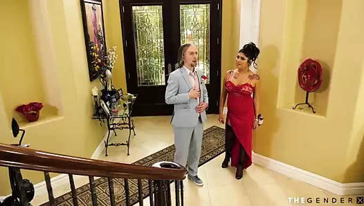 Kolej trans bebek mezuniyetini ateşli seks ile kutluyor