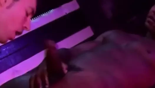 Beyaz adam berbat 10 siyah musluklar