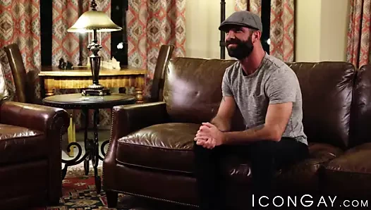 Kıllı damızlık zayne roman beslenen boşalmak sonra barebacking muscle iri parça