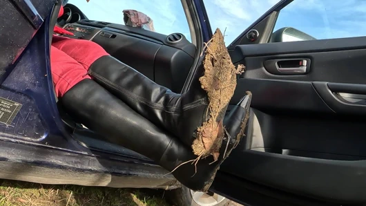 Kirli tabanlarımı öp ve yala