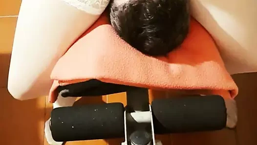 Ben sigara içerken bankta köle boğuyorum!