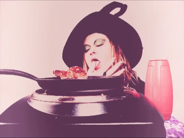 Yumuşak etini boğazıma atmadan önce domuz itirafı