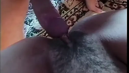 Porno sürtük yarak emiyor ve amını sert siktiriyor!