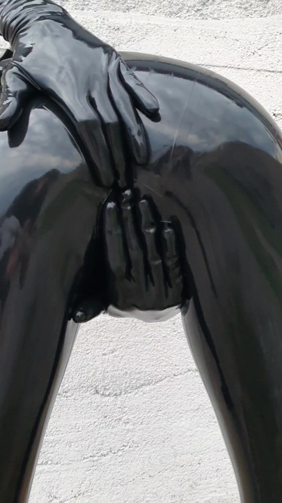 OnlyFans teaser - sahilde rubberdoll!
