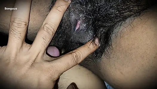 Bhabhi ke sath Soya toh bhabhi ne Raat ko lund pakad liya