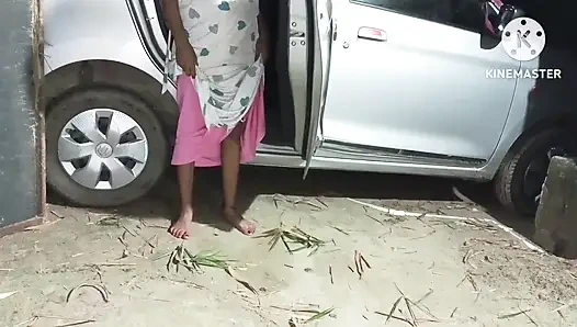 Sezon 161. Kıyafetlerini arabada aç. Erkek arkadaş onu önünde sikiyor