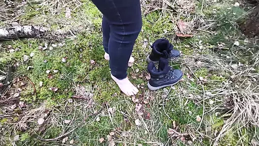 Ormanda yalınayak göğüslerini sikiyor - 600 tokat