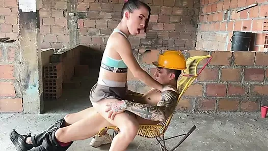 Trans arkadaşımı içine boşalana kadar sıkı götünden sikiyorum