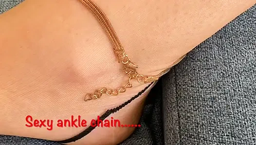 Bayan olgun ayaklar bir ziyaretçi için hazırlanıyor 400