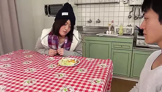 Minyon Japon üvey kız kardeş bakire üvey erkek kardeşine sansürsüz jav pornosunda ilk saksosunu çekiyor