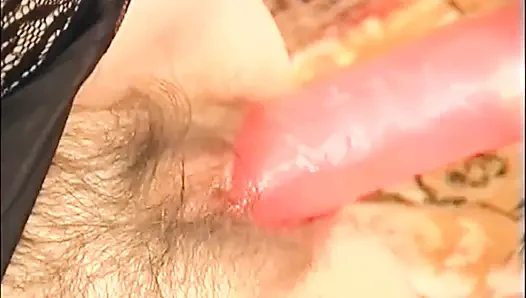 Olgun sürtükler derleme videosunda oyuncaklarla mastürbasyon yapıyor ve yarak emiyor