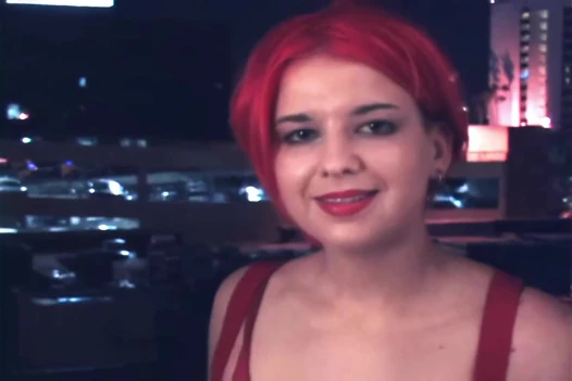 Holly aptal ve gıdıklanıyor bölüm 1/2 - gizemli eller Holly'yi gıdıklıyor ve kıkırdayarak nefesini kaybediyor